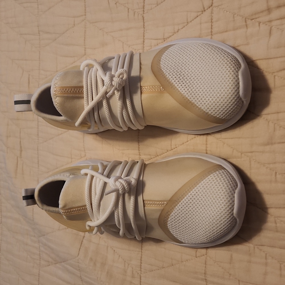 Fabletics Pismo sneaker size 9 Brand new!
